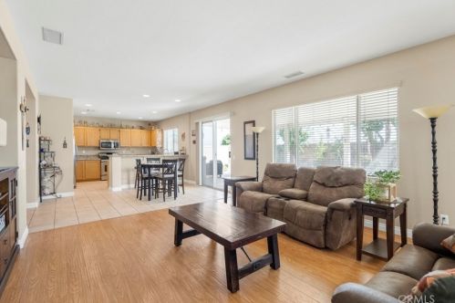 17876 Robusta Dr, Riverside CA  92503-7072 exterior