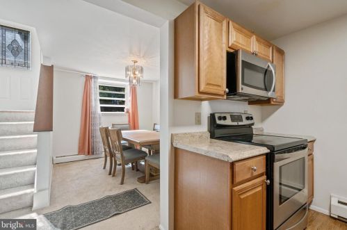 14310 Fairmont Ct, Woodbridge VA  22193-2013 exterior