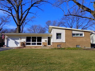 736 Pine St, Bannockburn, IL 60015-4058