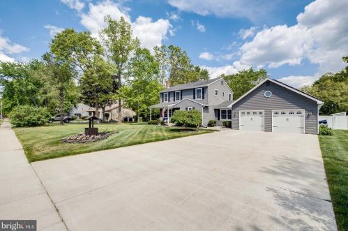 1704 Victoria Ln, Waterford, NJ 08089-1950