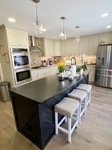 265 Shawnee Dr, Carol Stream IL  60188-1962 exterior