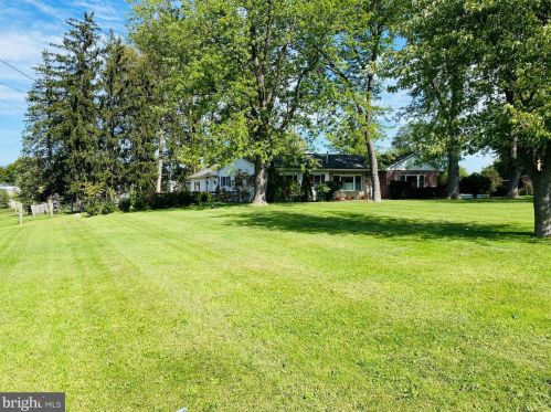 2103 Newville Rd, Carlisle, PA 17015-8957