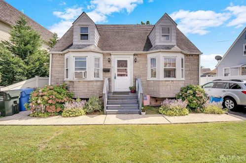 11 Harvard Ave, Avenel, NJ 07001-1808