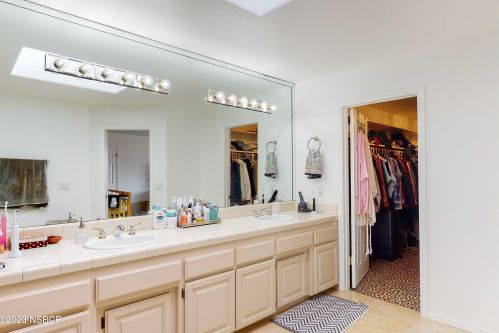 2418 Sandpiper Dr, Santa Maria CA  93455-1521 exterior