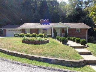 5107 Carlton Dr, Charleston, WV 25304-2811