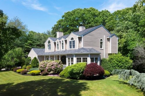 10 Bassett Cir, Warwick, RI 02818-1687