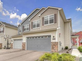 9510 Roosevelt Dr, Chanhassen, MN 55317-4612