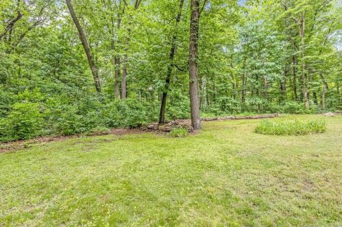 1090 Avery St, Wapping CT  06074-2301 exterior