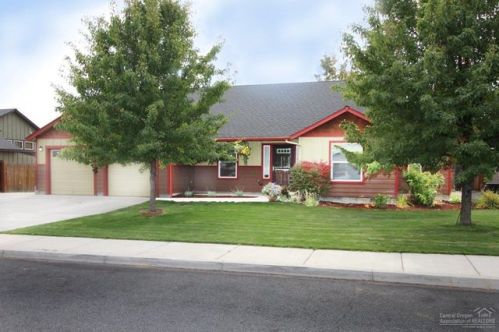 930 Spruce Ave, Eagle Crest, OR 97756-1451