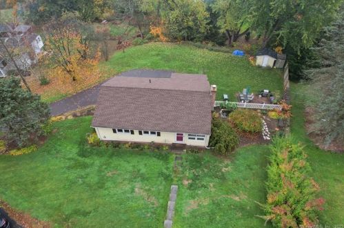 39 Maryland Dr, Middlefield CT  06455-1005 exterior