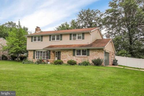 4080 Mulberry Ln, York, PA 17315-3640
