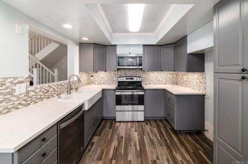 687 Ascot Dr, Vista, CA 92083-4204