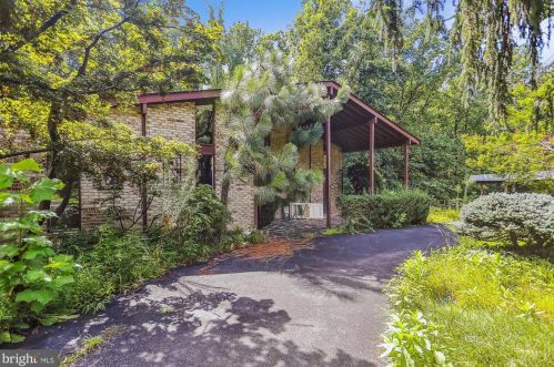 6504 Ridgeway Dr, Springfield, VA 22150-4311