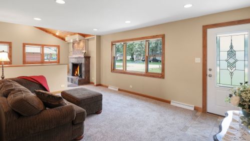 715 67 Pl, Willowbrook IL  60527-8502 exterior