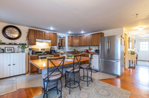 1096 Middle Rd, Warren, ME 04864-4425