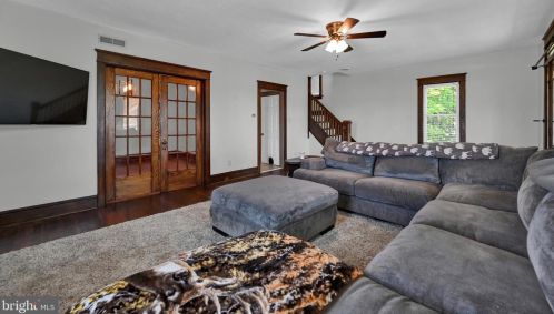 1504 Carlisle Pike, Hanover PA 17331-8820 exterior