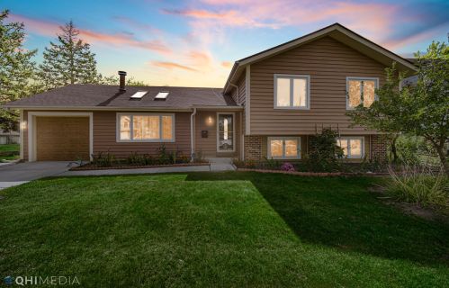 1300 Santa Anita Dr, Hanover Park, IL 60133-5544