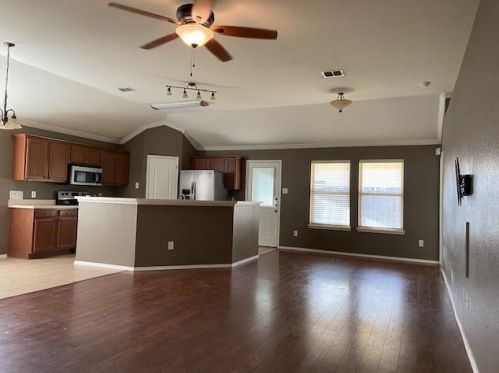 344 Amethyst Dr, Fort Worth TX  76131-3995 exterior