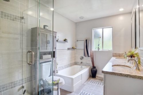237 Ardys Pl, Vista CA  92084-5118 exterior