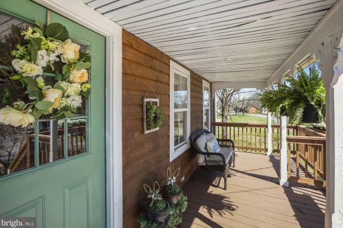3 Whiting Ave, Boyce, VA 22620-9641