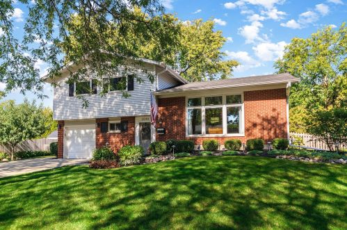1046 Williams Dr, Palatine, IL 60074-5681