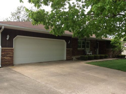 521 7th St, Galva, IL 61434-1033