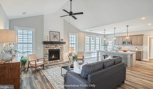 305 Home Towne Blvd, Ephrata, PA 17522-9178