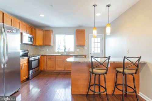 1704 4 St, Philadelphia PA 19133-3230 exterior