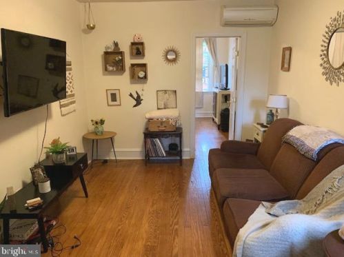 1172 10th St, Philadelphia, PA 19147-4635