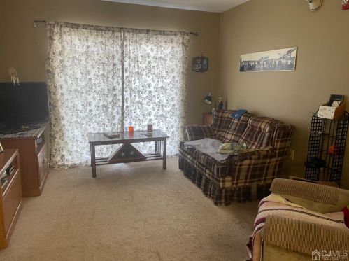 105 Liddle Ave, Edison, NJ 08837-3152