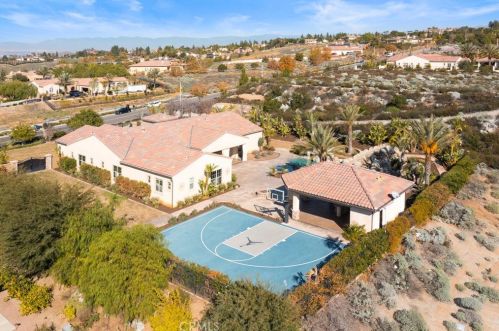 7756 Kingdom Dr, Riverside CA  92506 exterior