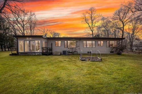 28 Bonita Dr, Huntington CT  06484-5106 exterior