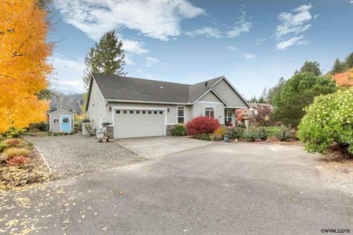 1306 Frontier St, Silverton OR  97381-8735 exterior