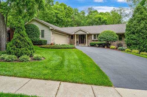 6448 Grassridge Rd, Rockford, IL 61108-6882