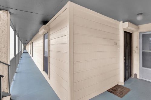 4001 Nasa Pkwy, Taylor Lake Village, TX 77586-6227