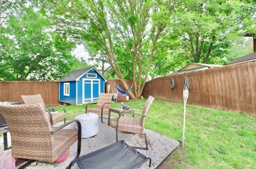 2422 Whispering Cv Cir, Garland TX exterior