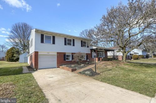 1928 Longview Dr, Lancaster, PA 17601-4720