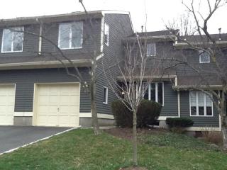 16 Saint Andrews Ln, Annandale, NJ 08801-1621