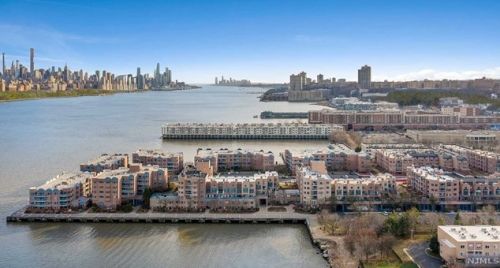 311 Nelson Ct, Edgewater NJ  07020-1618 exterior