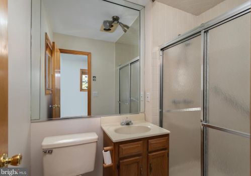 1 Boleyn Ct, Trenton NJ exterior