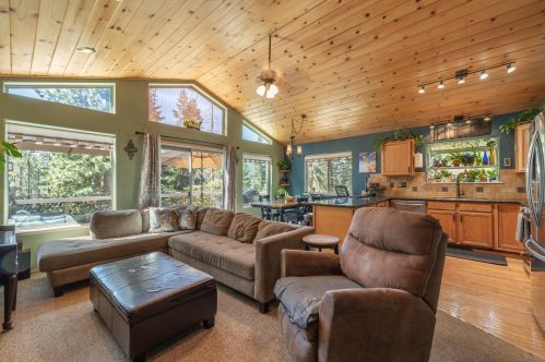 12860 Dulzura St, Truckee, CA 96161-5035