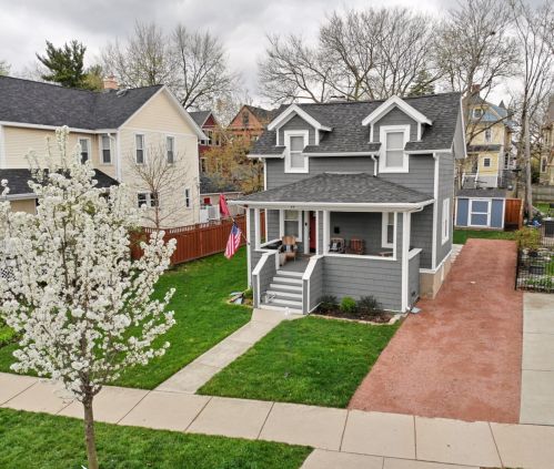 44 Bluff Ave, Burr Ridge, IL 60525