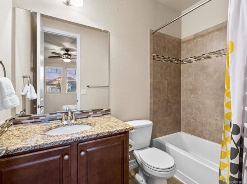 26605 Peakview Dr, Aurora CO 80016-6108 exterior