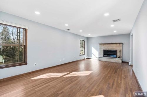 31 Evergreen Pl, Demarest NJ  07627-2441 exterior