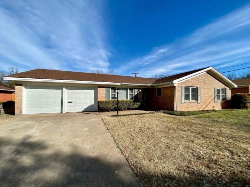 7401 Ledoux Dr, Fort Worth, TX 76134-3959