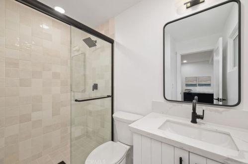 5261 Allott Ave, Van Nuys CA  91401-5902 exterior
