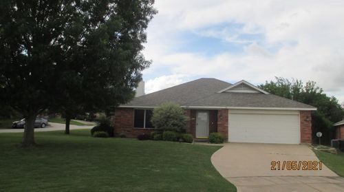 6608 Maryannes Ct, Fort Worth, TX 76135-1648