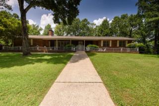 2018 Clematis Dr, Hixson, TN 37343-3510