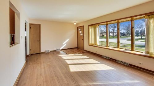 408 Crestwood Ln, Mount Prospect, IL 60056-2852