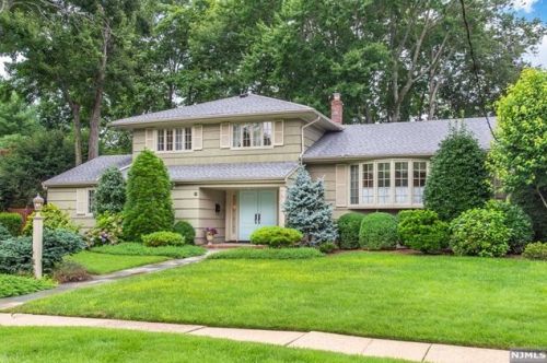 460 Grant Ave, Oradell, NJ 07649-1838